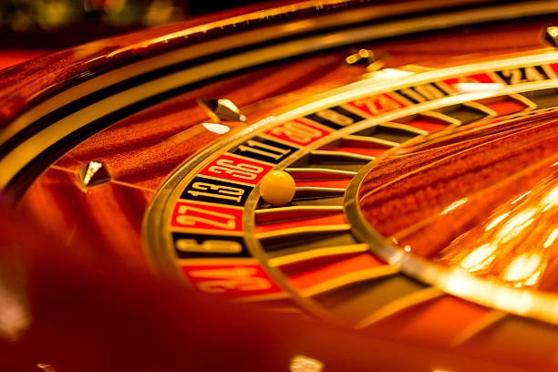 sumobola Card Games interface showing live dealer table and digital card game options